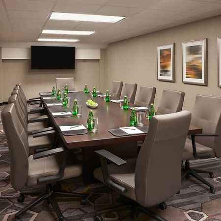 Courtyard By Marriott Oshawa Hotel Exterior foto