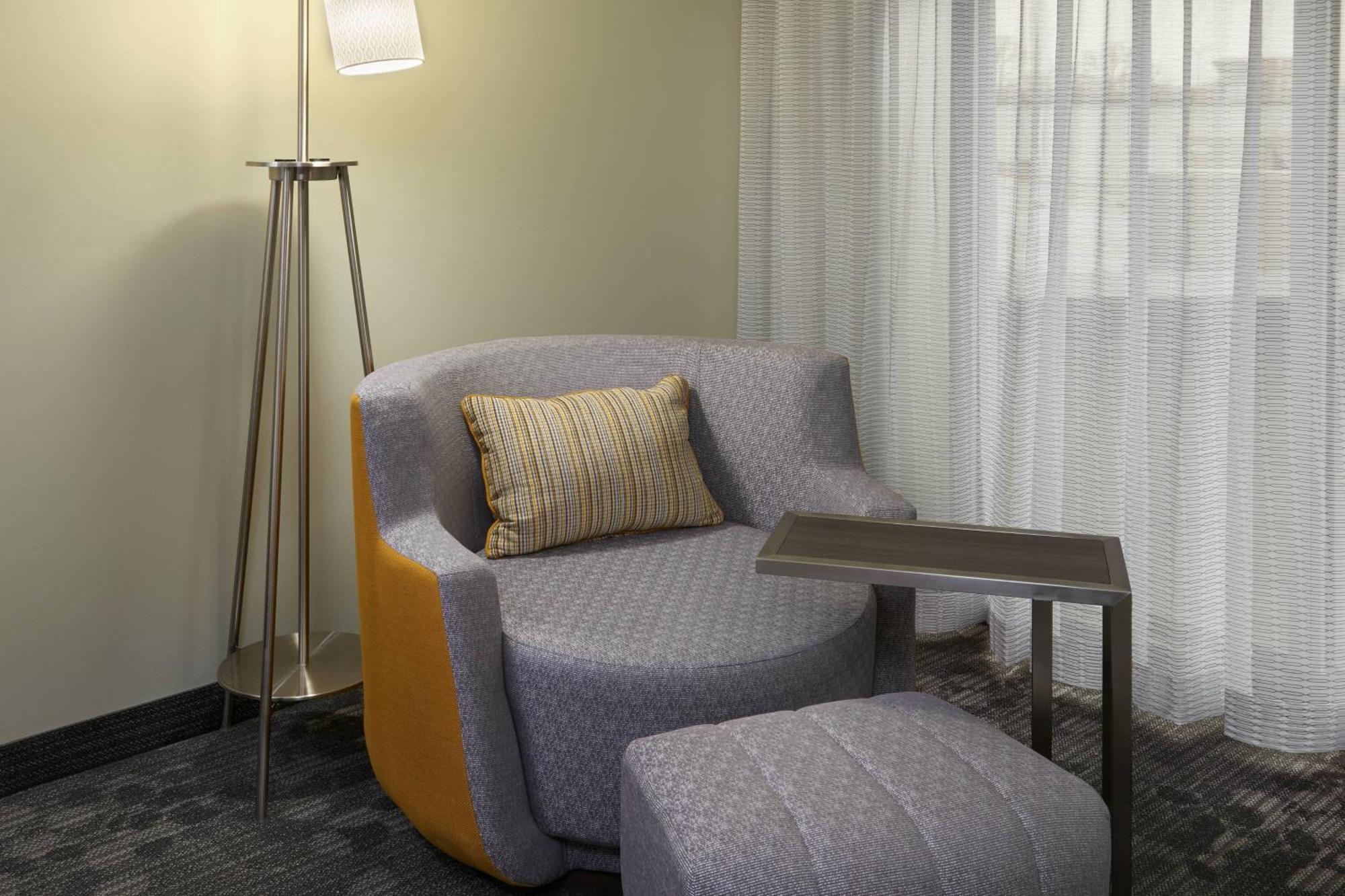 Courtyard By Marriott Oshawa Hotel Exterior foto