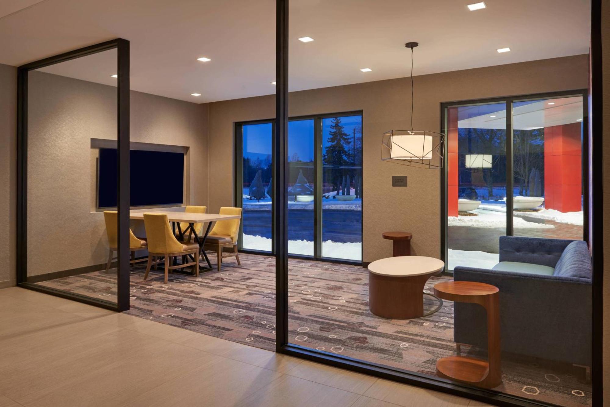 Courtyard By Marriott Oshawa Hotel Exterior foto